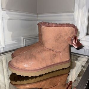 UGG Women's Mini Bailey Bow II Boots pink Metallic Shimmer Size 7